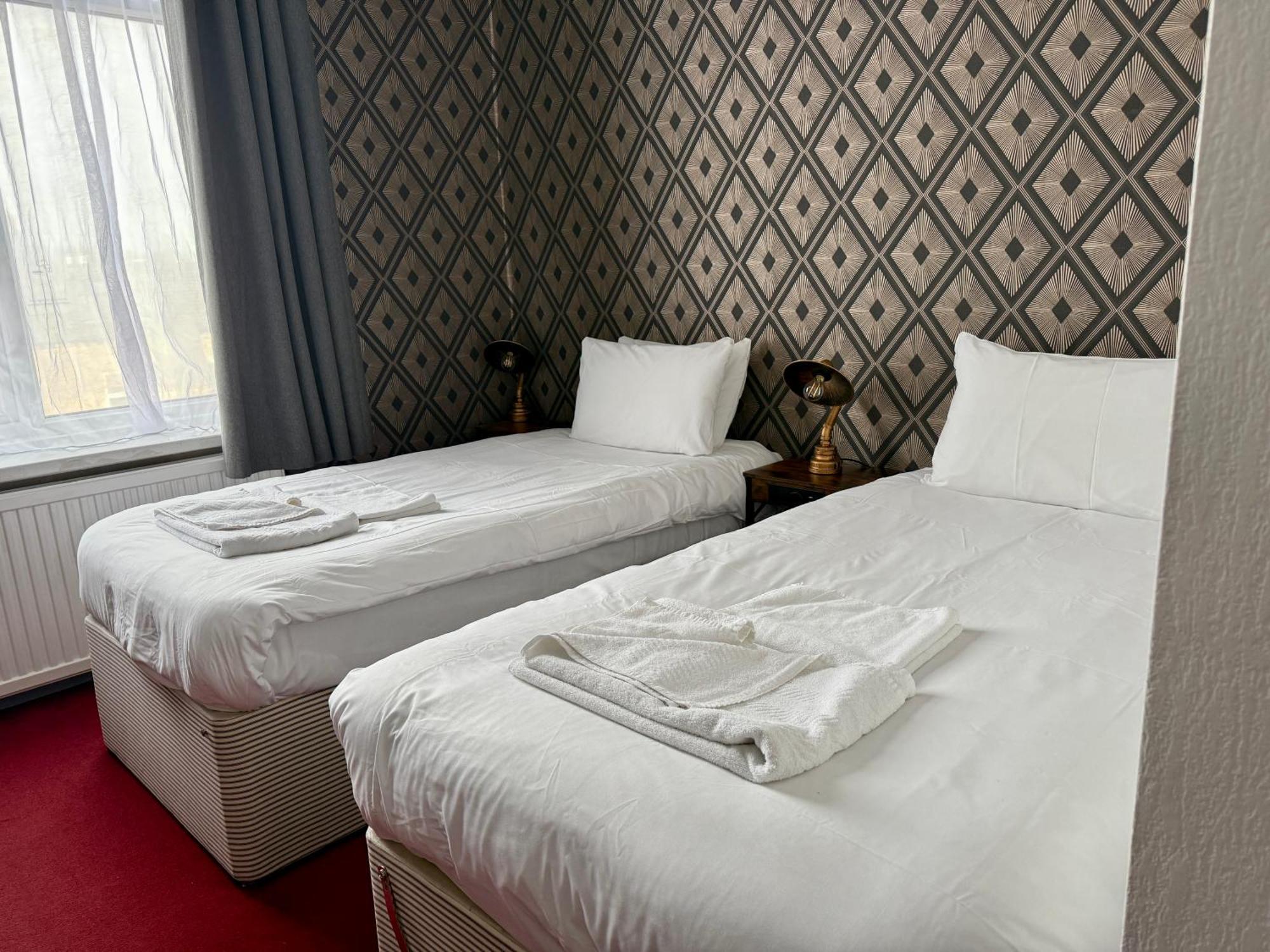 בארו אין פרנס The Derby Hotel מראה חיצוני תמונה